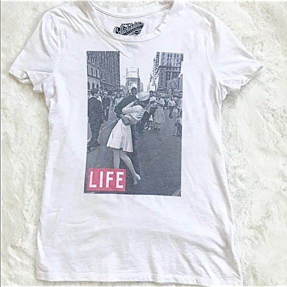 Old Navy Tops - 🌻 3/$20 Vintage Life Graphic Tee